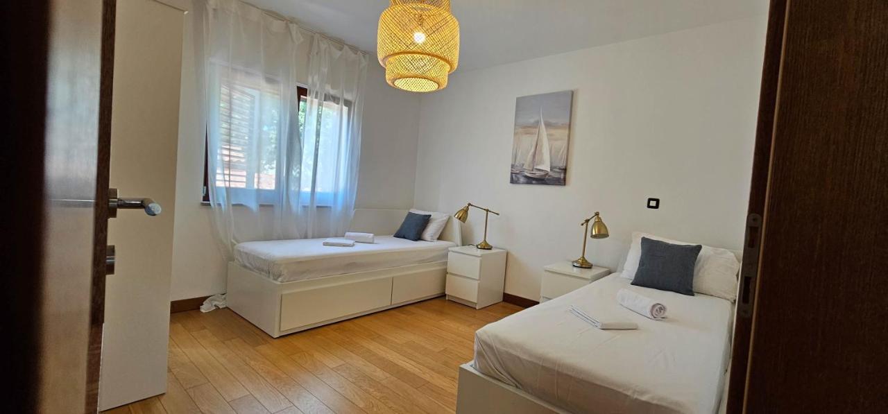 Apartment Bluemare B3 With Shared Pool Liznjan Bagian luar foto
