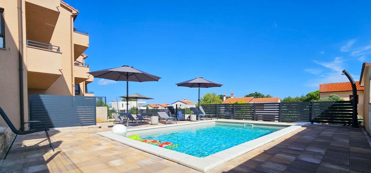 Apartment Bluemare B3 With Shared Pool Liznjan Bagian luar foto