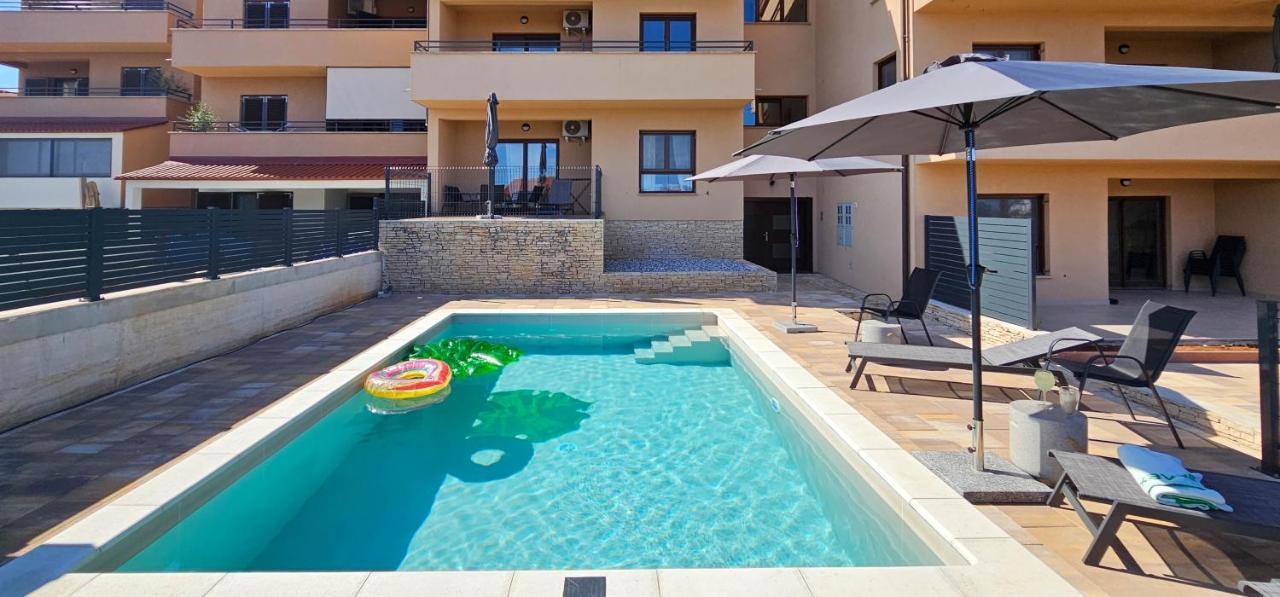 Apartment Bluemare B3 With Shared Pool Liznjan Bagian luar foto