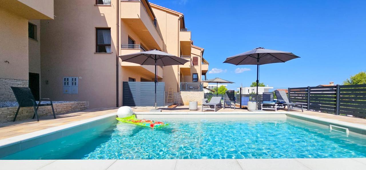Apartment Bluemare B3 With Shared Pool Liznjan Bagian luar foto