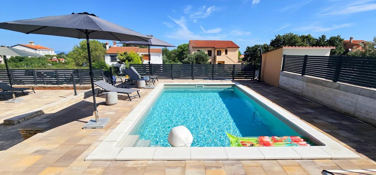 Apartment Bluemare B3 With Shared Pool Liznjan Bagian luar foto